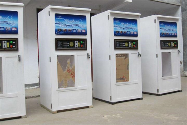 格美自动售水机